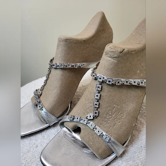 Stuart Weitzman Elegant Silver Rinestone Strappy Women's Heels - Picture 2 of 14